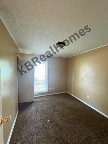 Building Photo - 4434 Whiteside St