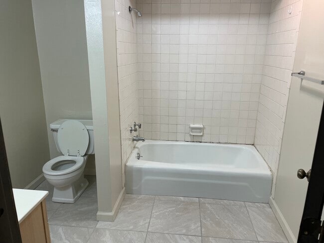 Building Photo - 3110 Alpine Dr