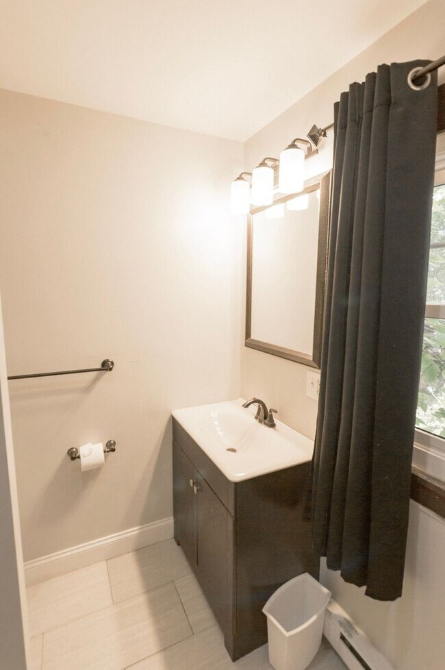 Building Photo - Two Bedroom Two Bath 112 Quarry