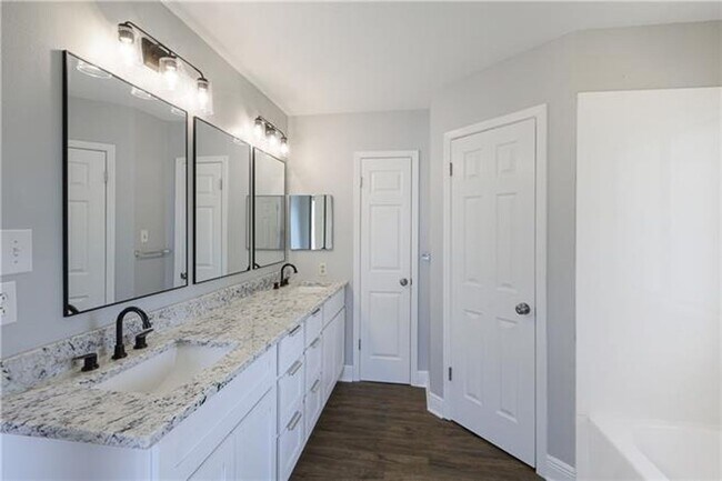Building Photo - Four Bedroom, Two Bath- N Lake Verret