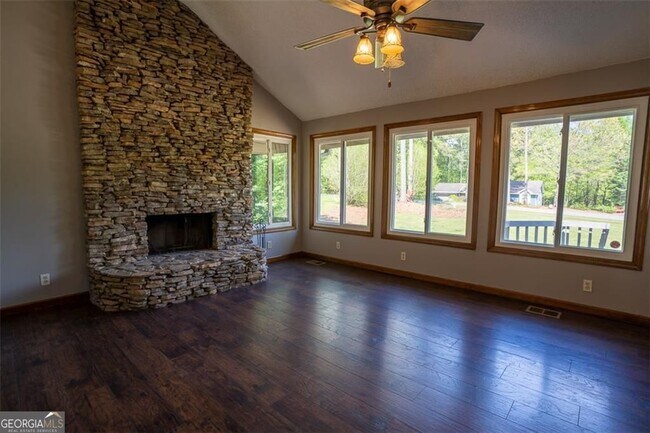 Building Photo - 1540 Magnolia Pl