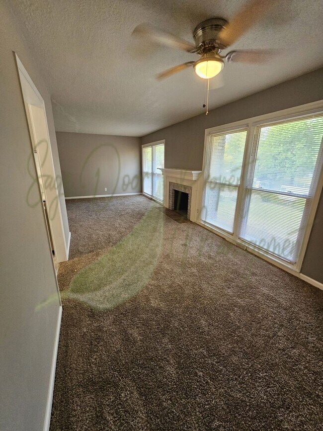 Building Photo - DESIRABLE RAYTOWN LOCATION!!!