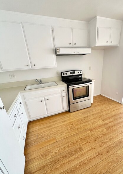 Building Photo - 428 Hayworth Ave