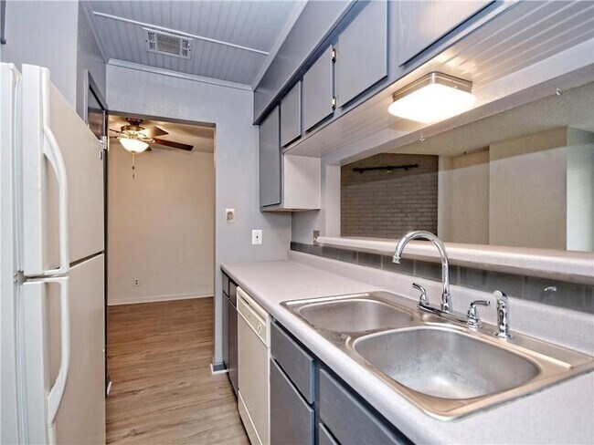 Building Photo - 1714 Rawhide Loop