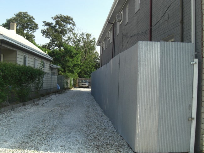Building Photo - 1075 W Ocean View Ave