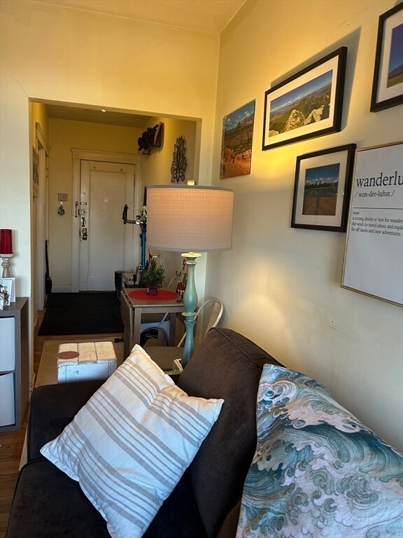 Building Photo - 2039 Commonwealth Ave