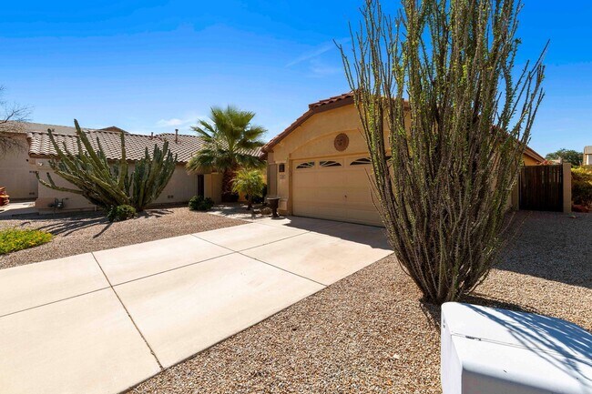 Building Photo - Gorgeous fully furnished home in Gilbert w...