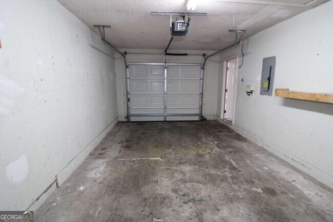 Building Photo - 208 Woodbridge Rd