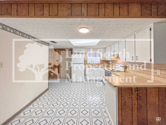 Building Photo - 711 W Daughtery Rd