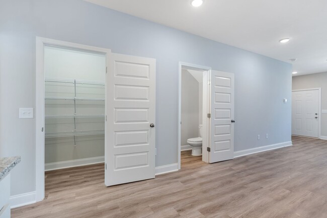Building Photo - 22 Highland Blf Wy