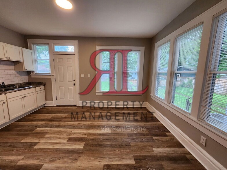 Building Photo - 644 S Champion Ave