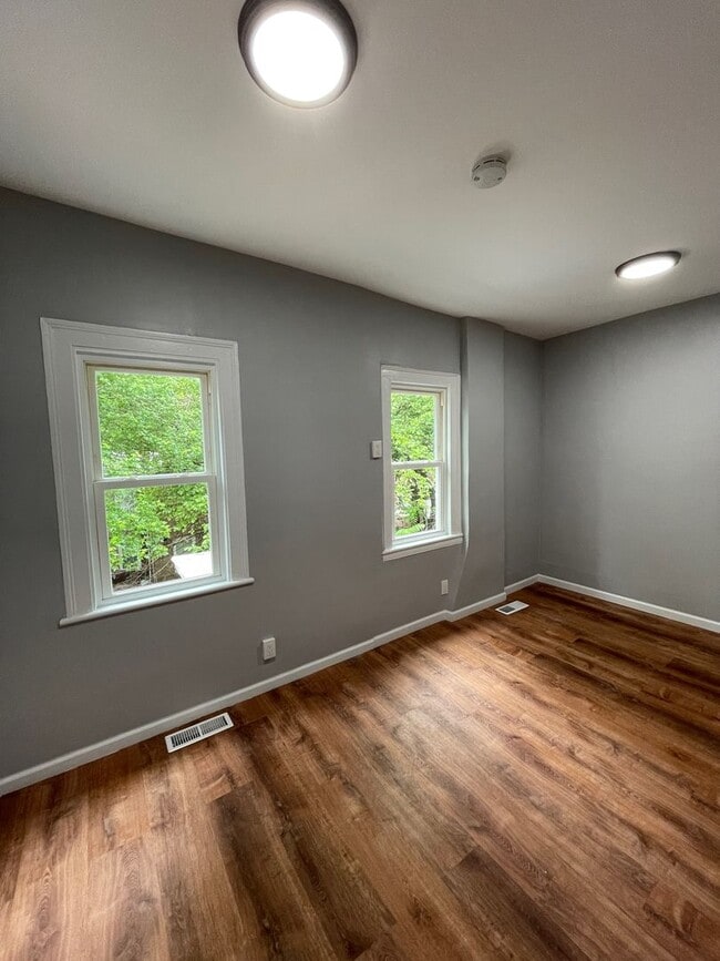 Building Photo - Updated 3 Bedroom House With a backyard and Laundry