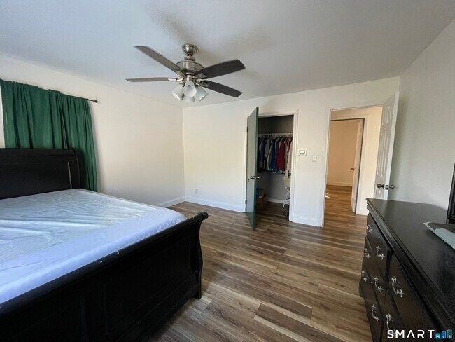 Building Photo - 37 Long Meadow Rd