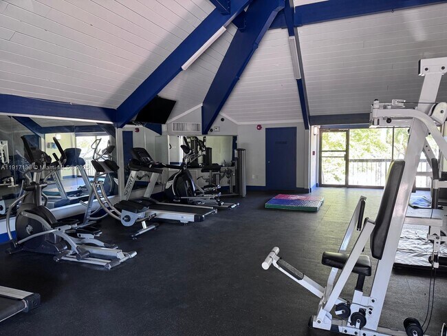 Building Photo - 1470 NE 123rd St