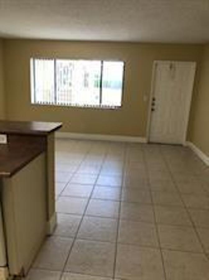 Building Photo - 1417 Meadows Cir W