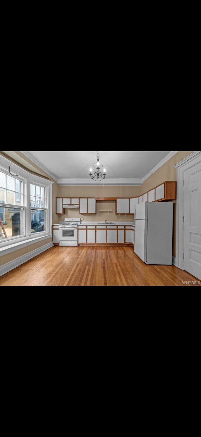 Building Photo - 444 Linwood Ave