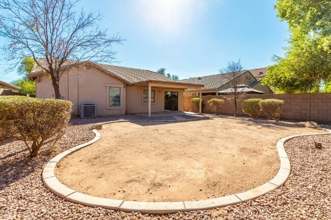 Building Photo - 10344 W Trumbull Rd