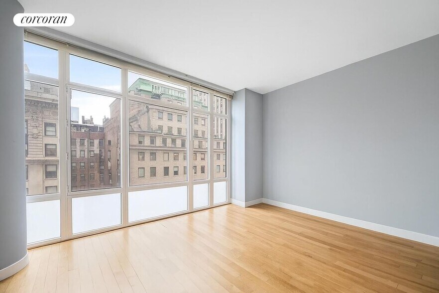 Building Photo - 325 5th Ave