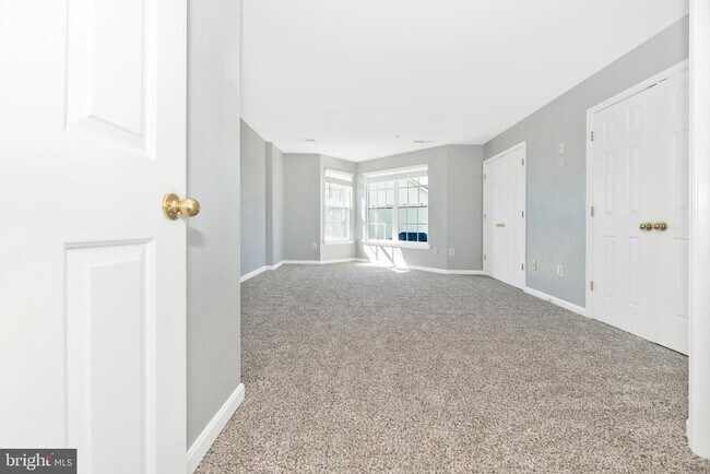 Building Photo - 618 Cawley Dr