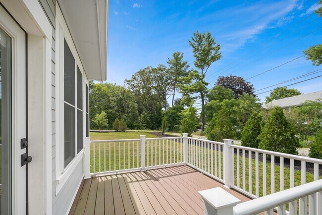 Building Photo - 19 Lily Pond Ln