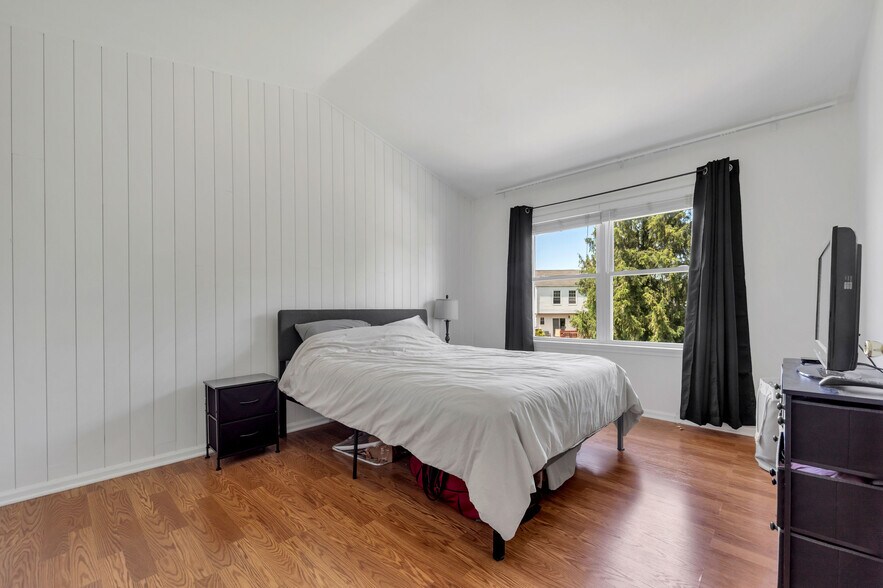 Master Bedroom - 37 Curry Ln