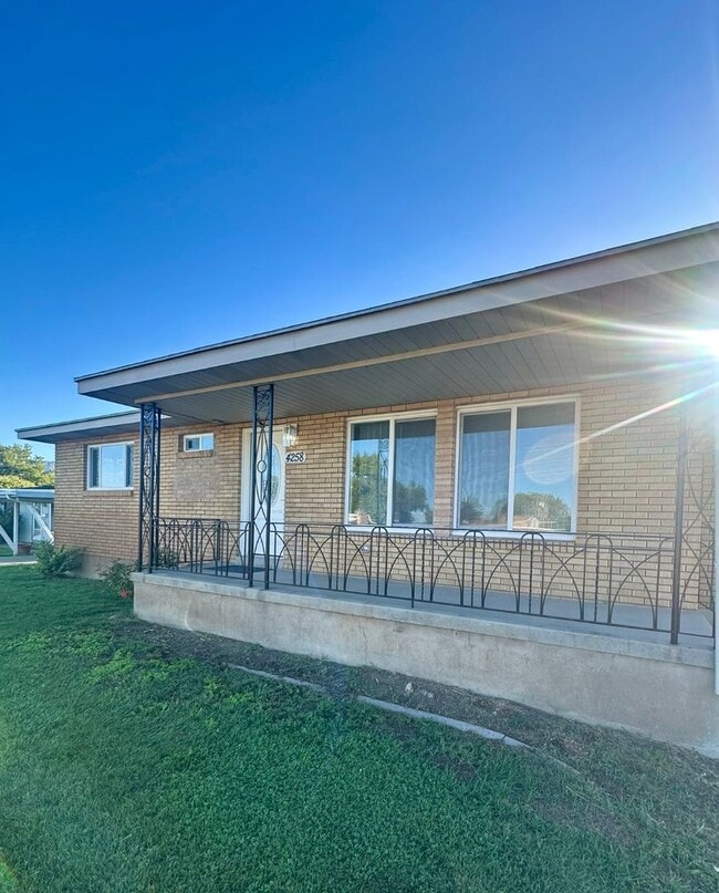 Building Photo - $0 Rent for Winter with 18 Month Lease! Beautiful 4 Bed Home for Rent in South Ogden!