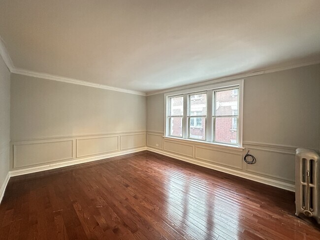 Building Photo - 547 W Surf St