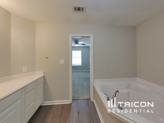 Building Photo - 5912 Blonde Canyon