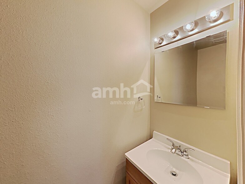 Building Photo - 2129 Revere Way