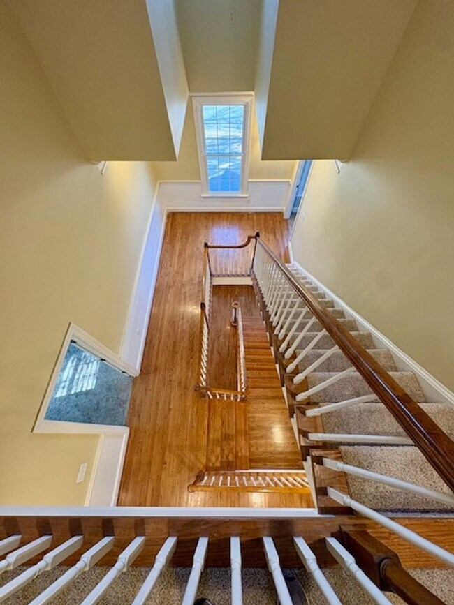 Building Photo - Spacious Five Bedroom Home in Mount Pleasant