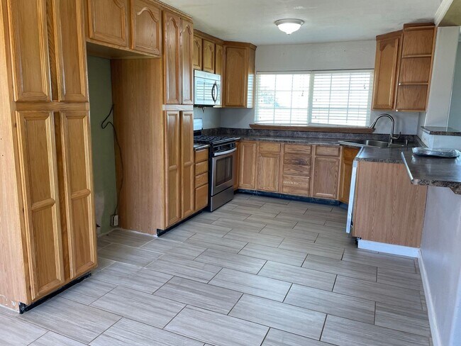 Building Photo - Country Charm Living Single Story Ranch Home