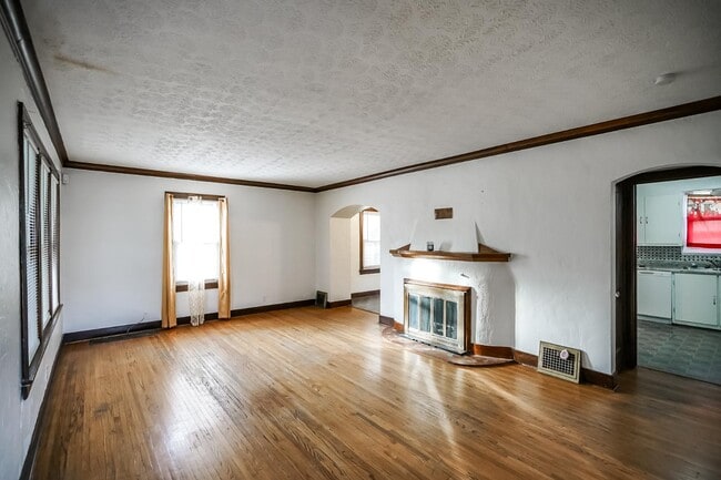 Building Photo - 409 E Melbourne Ave