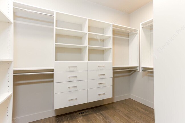 Building Photo - Exquisite Tetherow Living with Resort Memb...
