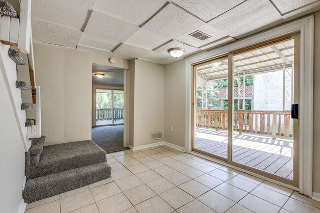 Building Photo - 2749 Oakley Wy