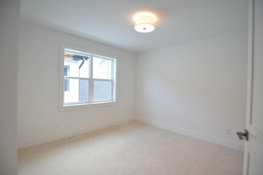 Building Photo - 2714 Bomani Dr