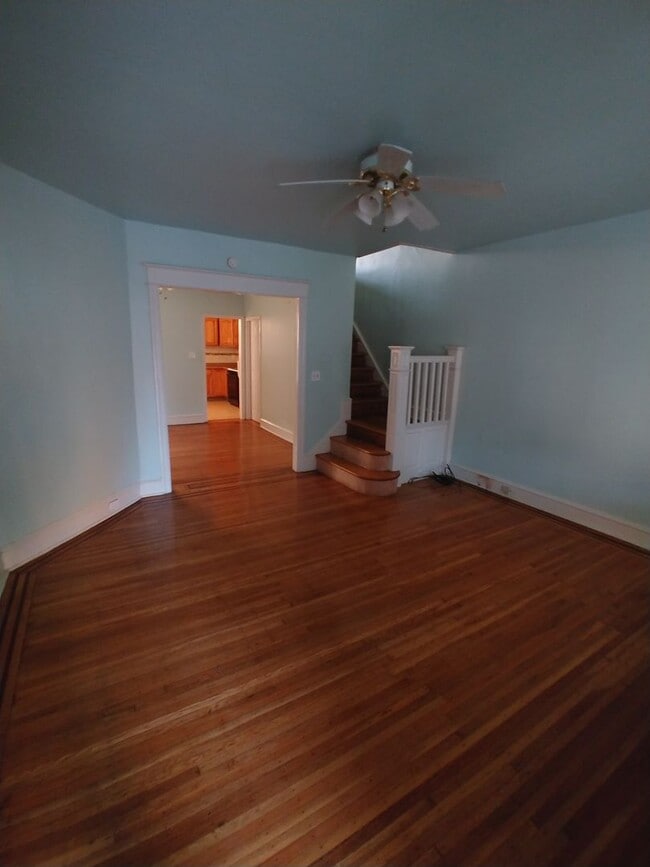 Building Photo - Modern & Comfortable Lawncrest home-North ...