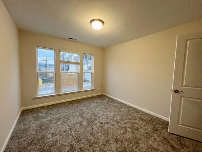 Building Photo - 1106 Crater Lake Way