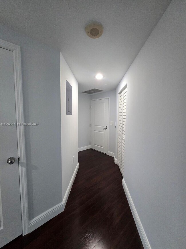 Building Photo - 1250 S Miami Ave