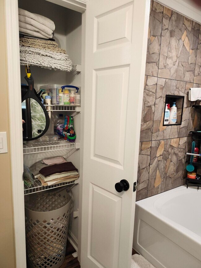 Building Photo - 533 NE 3rd Ave