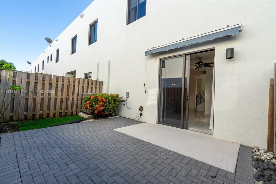 Building Photo - 481 SW 91st Ct