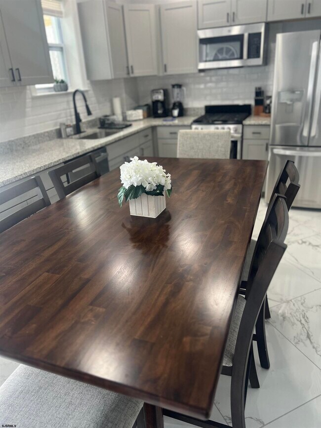 Building Photo - 3808 Ventnor Ave