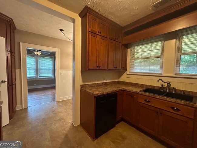 Building Photo - 111 Magnolia Dr