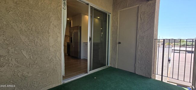 Building Photo - 5525 E Thomas Rd