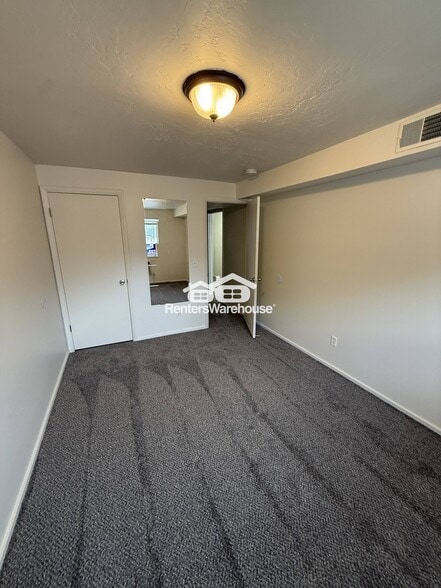 Building Photo - 5660 S Meadow Ln