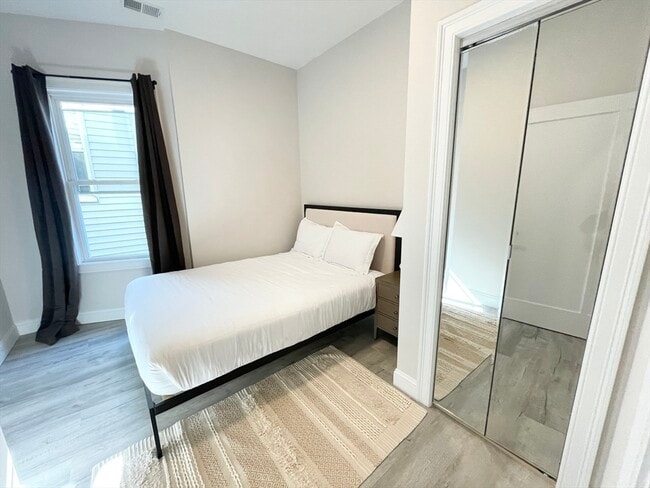 Building Photo - 23 Newport St