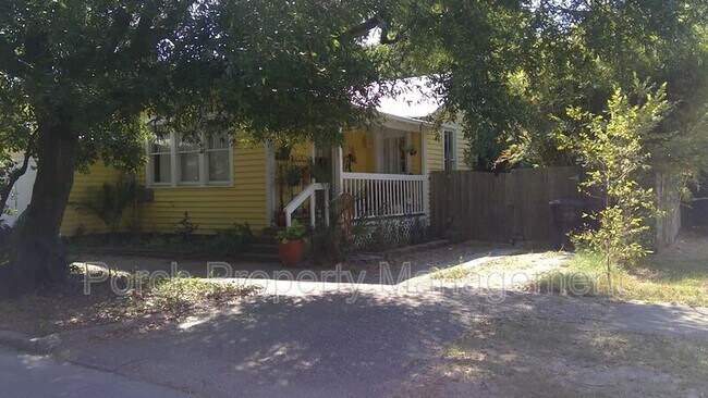 Primary Photo - 407 E Jackson St