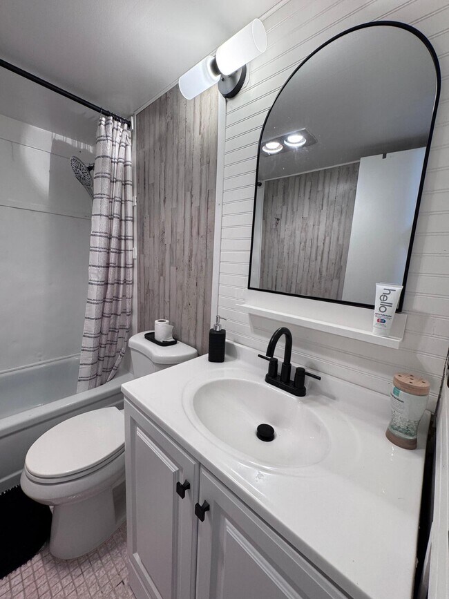 Building Photo - 16 Sussex A