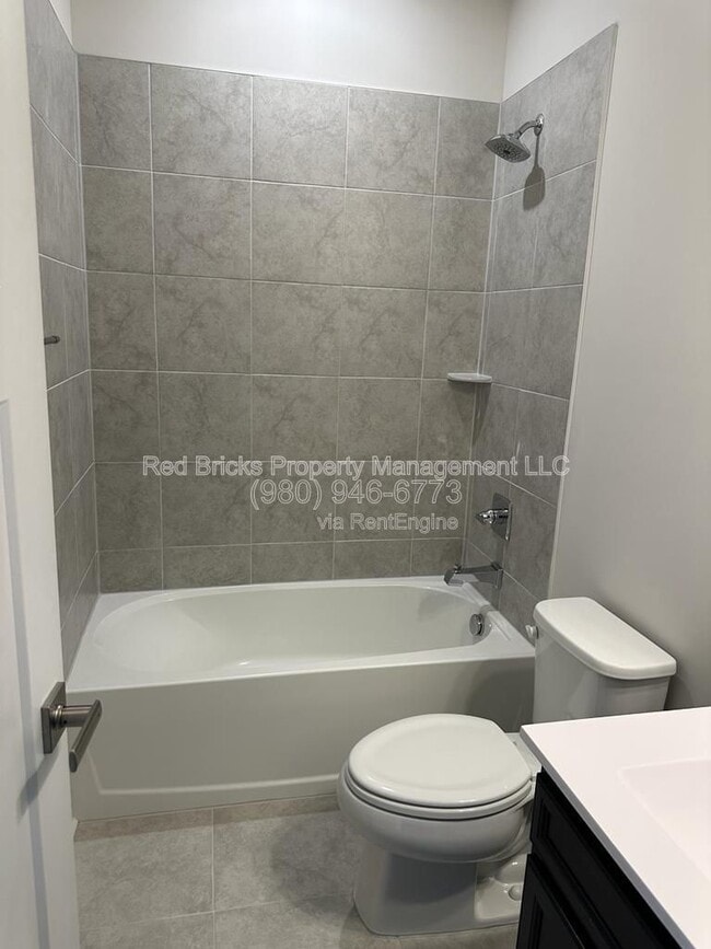 Building Photo - 1728 Aspire St