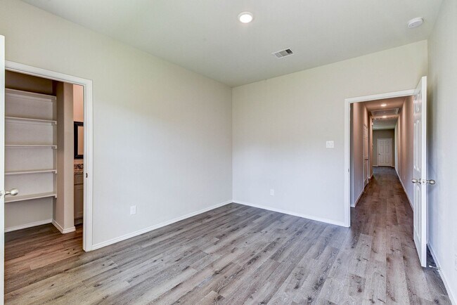 Building Photo - Charming 3 Bed, 2 Bath Home in Science Hill Subdivision*New Construction*