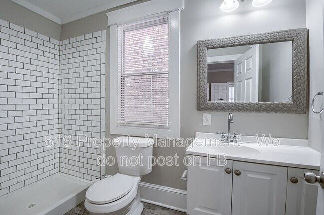 Building Photo - 800 E 33rd St